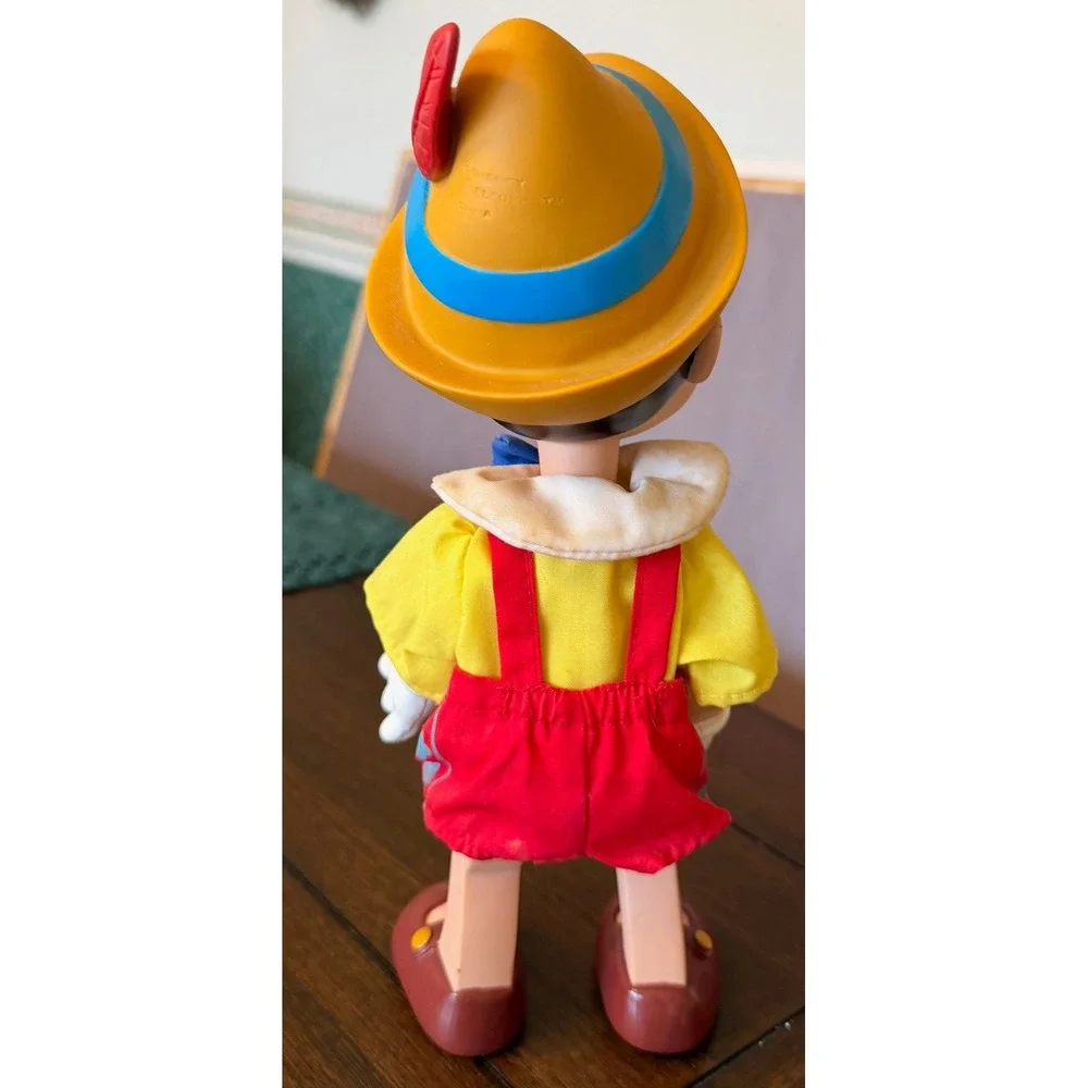 Vintage Disney Pinocchio Jointed Action Figure 9 Inch Vinyl Plastic Toy